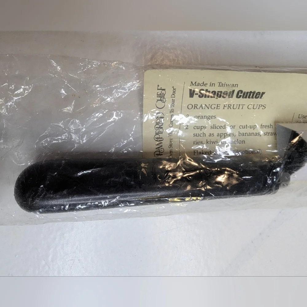 New Pampered Chef V SHAPED CUTTER Melon Tomato Citrus Eggs Retired  8
